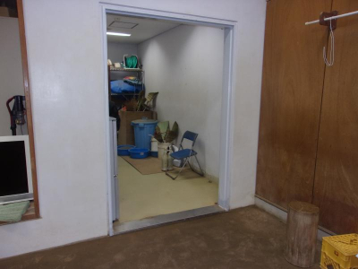 ミネトーヨー住器の【動画有り　八王子市】私立大学　入口スチールドア　カバー工法の施工前の写真1