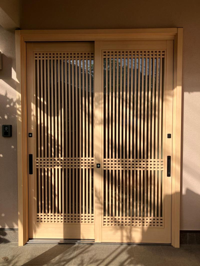 ミネトーヨー住器の【動画有】八王子市　玄関引戸カバー工事の施工後の写真1