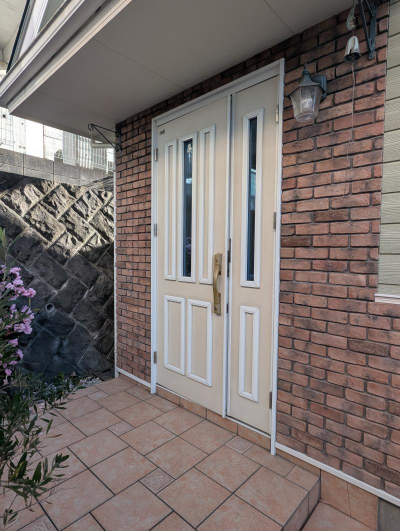 ミネトーヨー住器の【八王子市】断熱ドアカバー工事　リシェントⅢの施工前の写真1