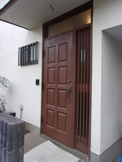 ミネトーヨー住器の【動画有】取替玄関ドア「リシェントⅢ」カバー工事の施工前の写真1