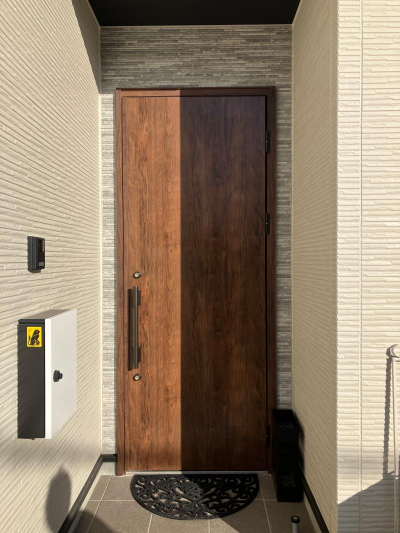 ミネトーヨー住器の【八王子市】　断熱仕様　玄関取替工事の施工前の写真1