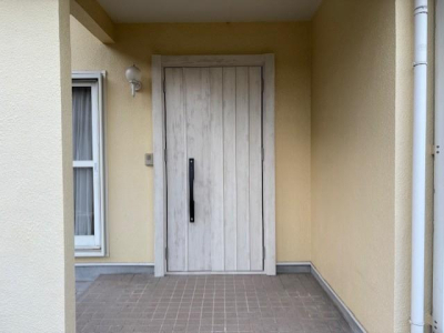 ミネトーヨー住器の【八王子市】　断熱玄関ドア　リシェントⅢ　カバー工事の施工後の写真1