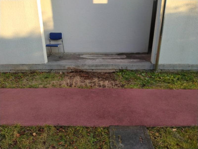 ミネトーヨー住器の【八王子市】施設　スロープ工事の施工前の写真1