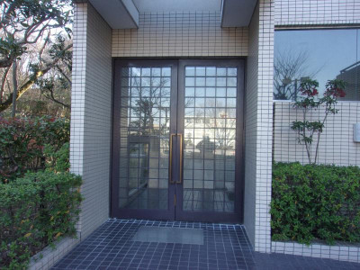 ミネトーヨー住器の【動画有】　八王子市マンションフロアヒンジ交換工事の施工後の写真1