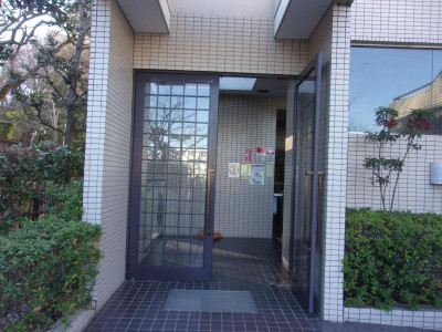 ミネトーヨー住器の【動画有】　八王子市マンションフロアヒンジ交換工事の施工前の写真1