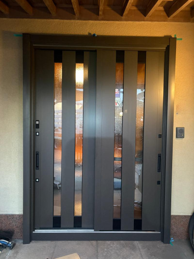 ミネトーヨー住器の【八王子市】玄関引戸カバー工事の施工後の写真1