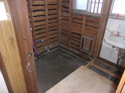 ミネトーヨー住器の【動画有】あきる野市　アパート　浴室改修工事の施工前の写真1