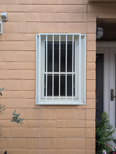 ミネトーヨー住器の【相模原市】取替用窓　リプラス浴室上げ下げ窓　工事の施工後の写真1