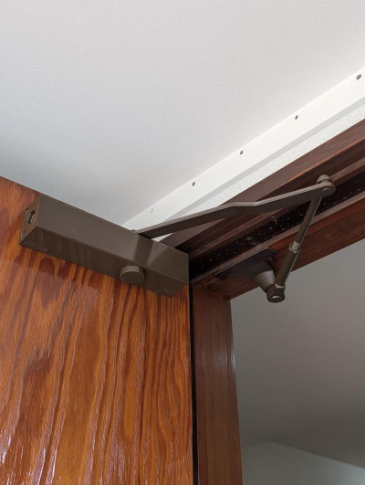 ミネトーヨー住器の【八王子市】ドアクローザー交換工事の施工後の写真1