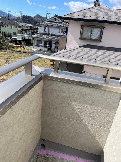 ミネトーヨー住器の【動画有】アルミ笠木手摺取付工事の施工後の写真1