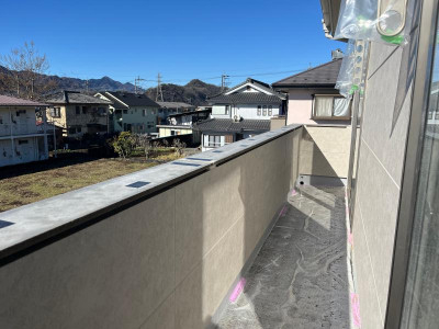 ミネトーヨー住器の【動画有】アルミ笠木手摺取付工事の施工前の写真1