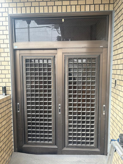 ミネトーヨー住器の【動画有】立川市　リシェントⅢ　玄関ドア工事の施工前の写真1