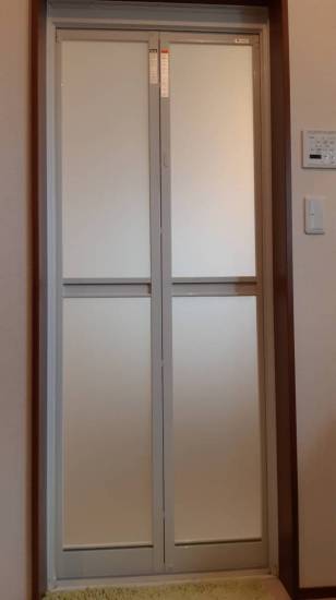 杉戸ウインドトーヨー住器のリフォーム浴室ドアを施工しました！！施工事例写真1