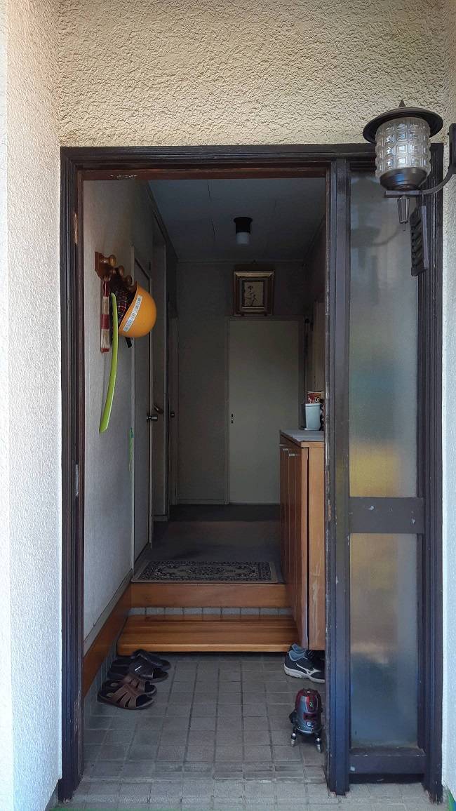 杉戸ウインドトーヨー住器の玄関ドア1dayリフォーム　リシェント　施工しました！の施工前の写真1