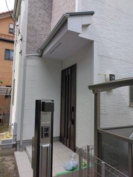 杉戸ウインドトーヨー住器の玄関前が丸見え…目隠ししたい！の施工前の写真1