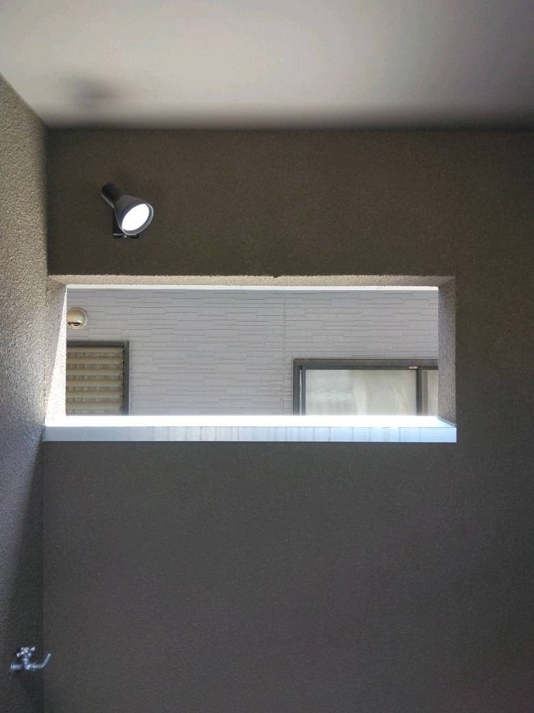 杉戸ウインドトーヨー住器の2階のベランダ　お隣の窓が目の前なので目隠ししたい！の施工前の写真1