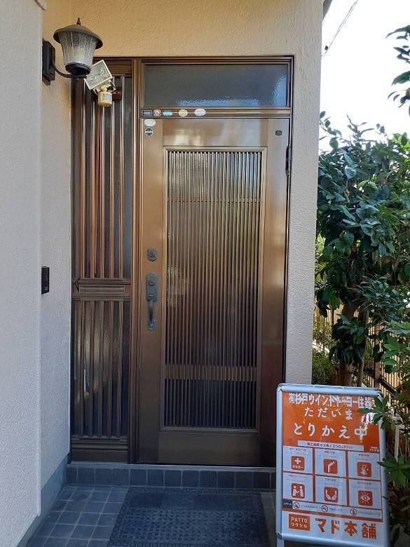 杉戸ウインドトーヨー住器の玄関の調子が悪い😰でも取り替えるのも大変そう。。の施工前の写真1