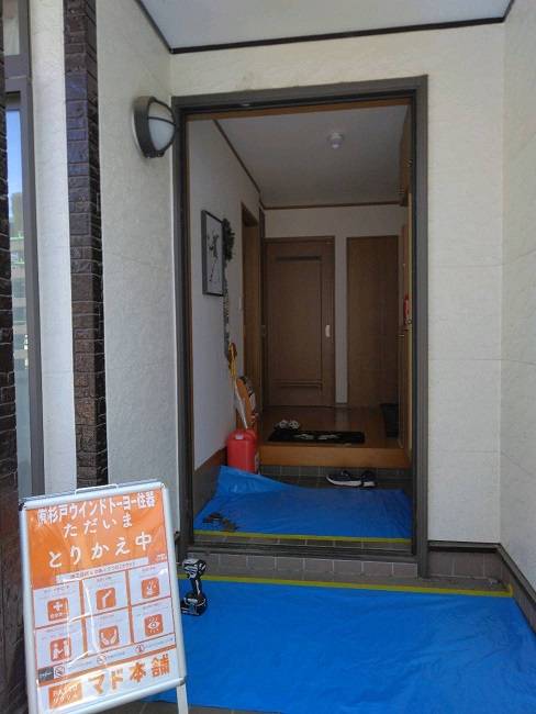 杉戸ウインドトーヨー住器の玄関ってどれくらいの日数で交換できるの？の施工前の写真2