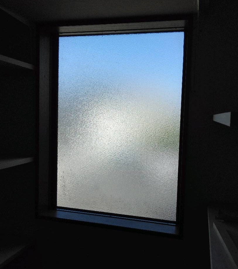 杉戸ウインドトーヨー住器のFIX窓を開けられる窓に交換したい！の施工前の写真2