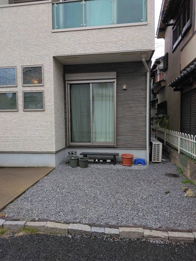 杉戸ウインドトーヨー住器の【春日部市】外にテラスを作りたい!ウッドデッキと屋根をつけて新しいくつろぎ空間の誕生です!の施工前の写真1
