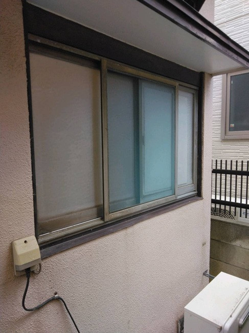 杉戸ウインドトーヨー住器の【越谷市】お風呂が寒い！断熱も防犯もしたい！の施工前の写真1