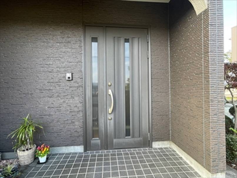 杉戸ウインドトーヨー住器の【リシェント玄関ドア】施工しました！の施工前の写真1