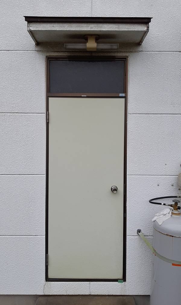 杉戸ウインドトーヨー住器のリシェント勝手口ドア施工しました！の施工前の写真1