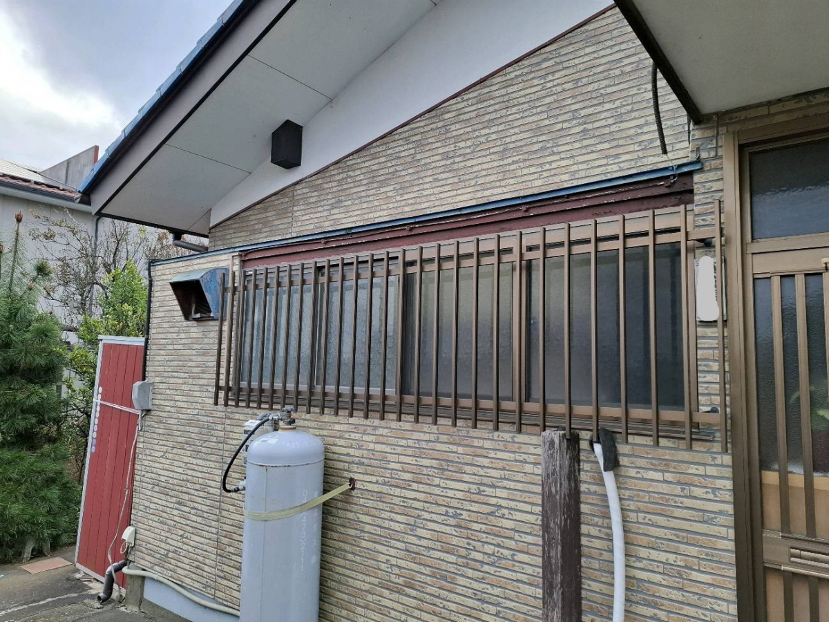 杉戸ウインドトーヨー住器の【南埼玉郡宮代町】キッチンが寒いので窓を取り替えたい！の施工前の写真1