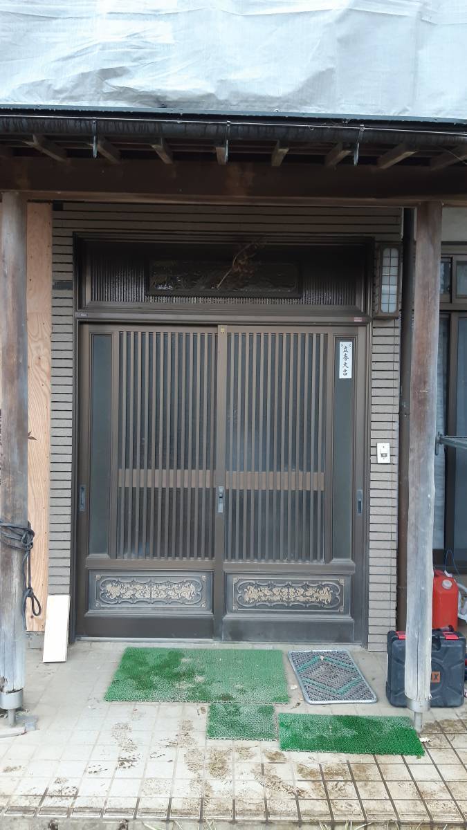 杉戸ウインドトーヨー住器のたった一日で玄関引戸が大変身！の施工前の写真1