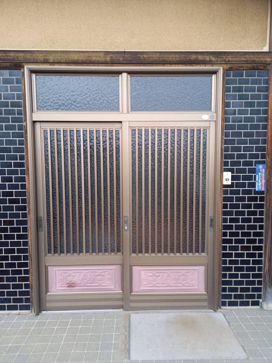 杉戸ウインドトーヨー住器の玄関ドア【リシェント】を施工しました！！の施工前の写真1