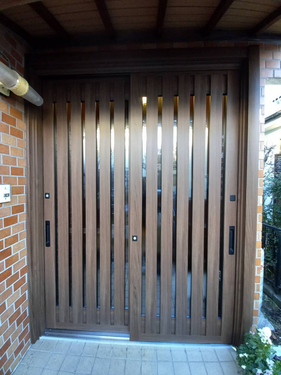 杉戸ウインドトーヨー住器のリシェント玄関引戸を施工しました☺🎶の施工後の写真1