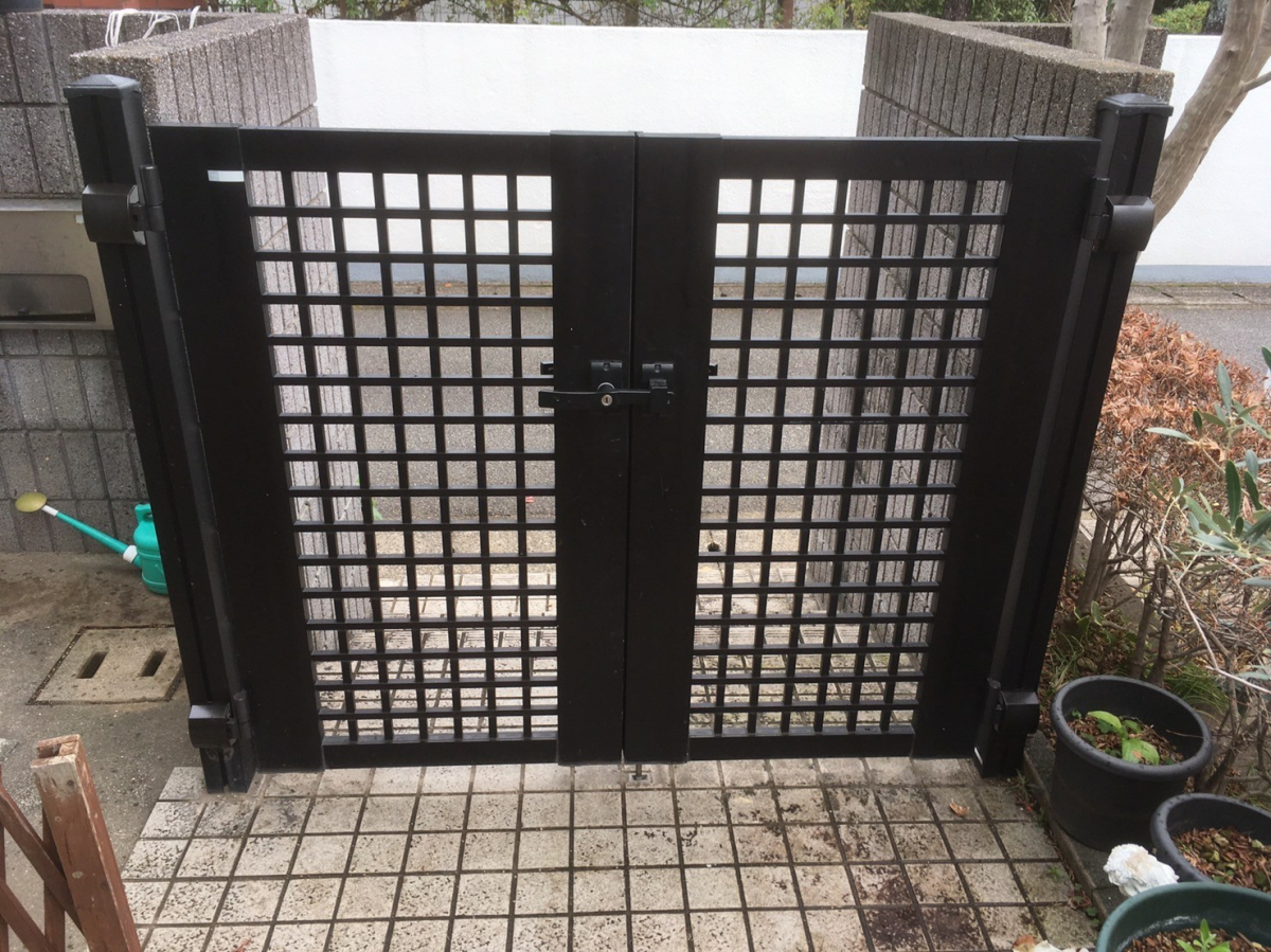 大和アルミトーヨー住器の門扉ヒンジ取替の施工後の写真1