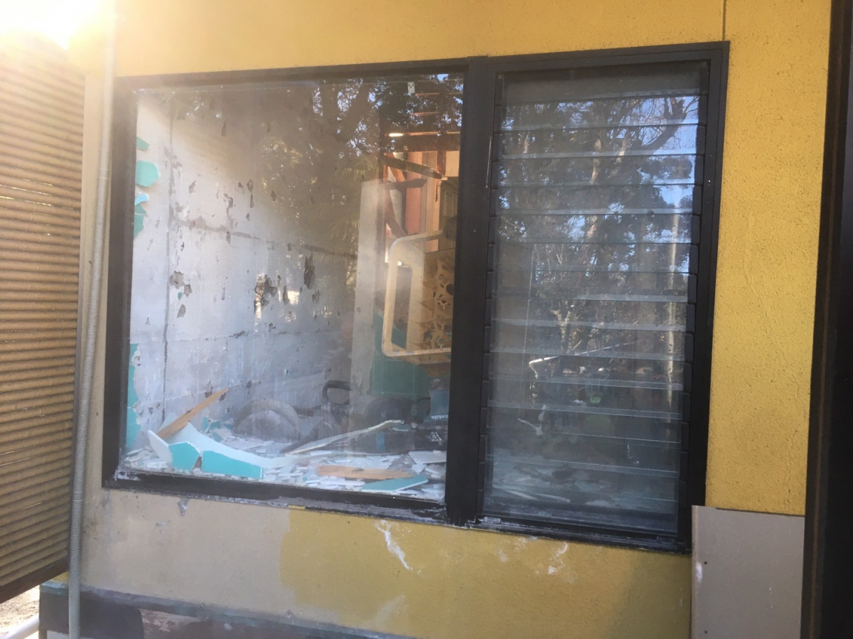 大和アルミトーヨー住器の浴室窓改修の施工前の写真1