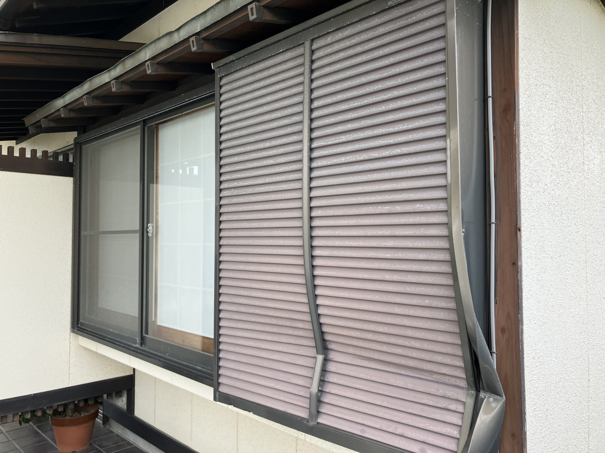 大和アルミトーヨー住器の雨戸修理の施工前の写真1