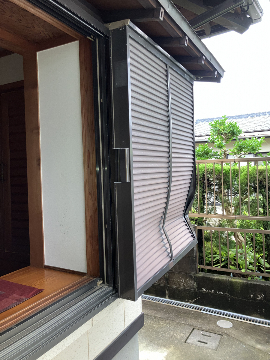 大和アルミトーヨー住器の雨戸修理の施工前の写真2