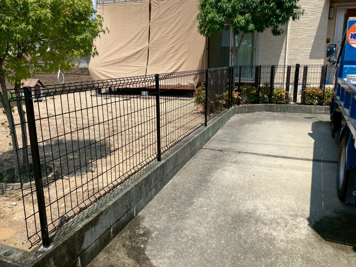 大和アルミトーヨー住器の境界線、防犯、視線カットに!フェンス取付工事(上峰町)の施工後の写真2