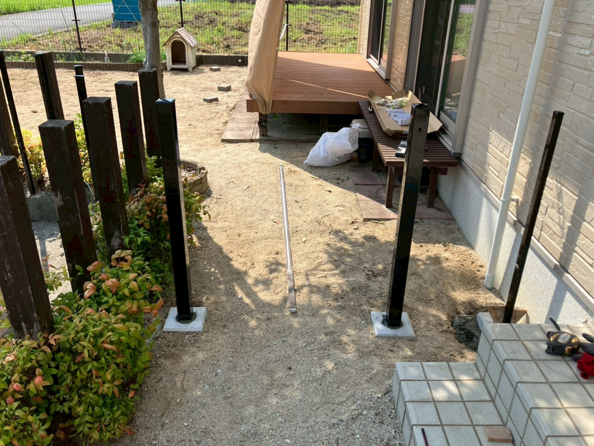 大和アルミトーヨー住器の境界線、防犯、視線カットに!フェンス取付工事(上峰町)の施工前の写真3