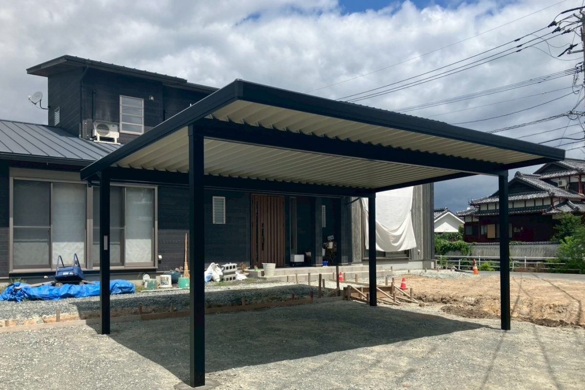 大和アルミトーヨー住器の風にも雪にも強い!折半屋根のカーポートSW設置工事(三根町)の施工後の写真1