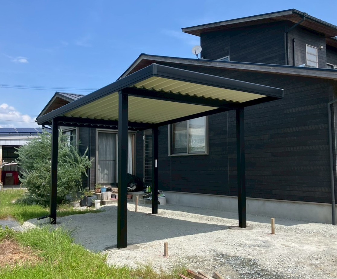 大和アルミトーヨー住器の風にも雪にも強い!折半屋根のカーポートSW設置工事(三根町)の施工後の写真2
