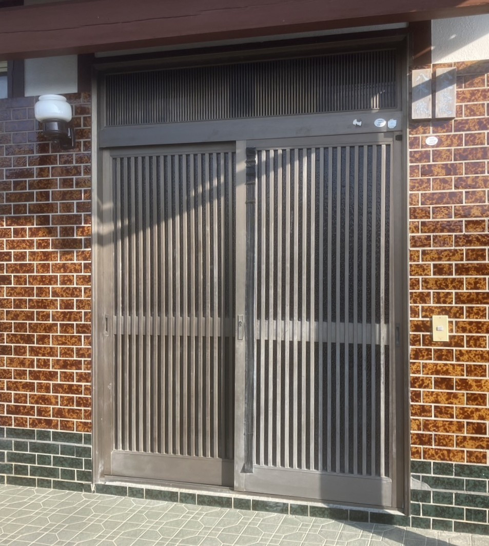 大和アルミトーヨー住器の玄関引戸をリフォームしました✨（白石町）の施工前の写真1