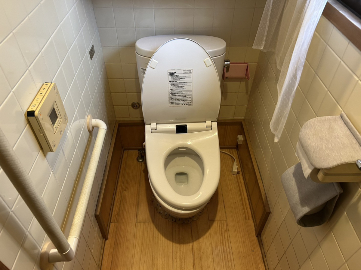 大和アルミトーヨー住器のトイレ交換しました！（佐賀市）の施工前の写真1
