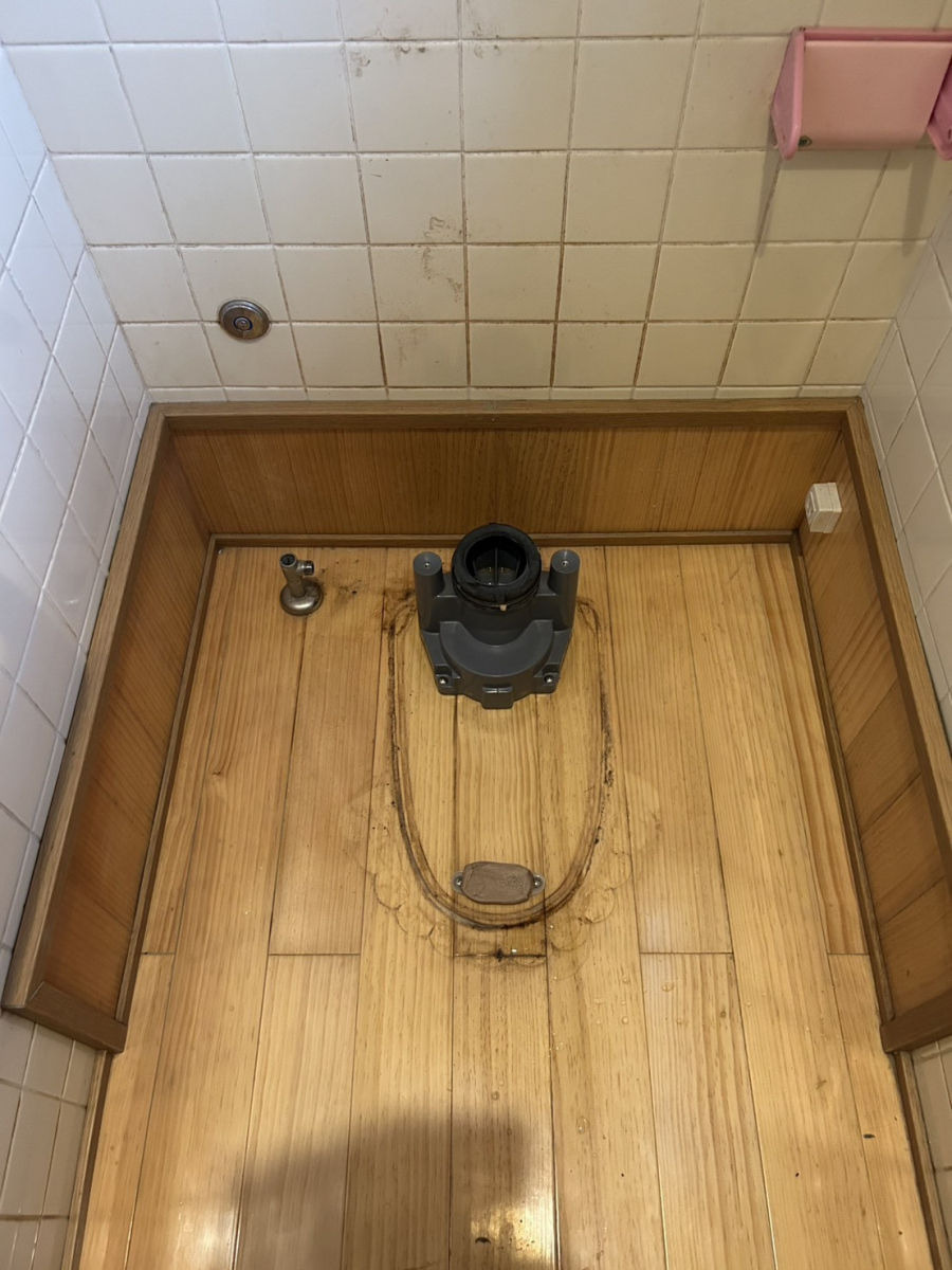 大和アルミトーヨー住器のトイレ交換しました！（佐賀市）の施工前の写真2