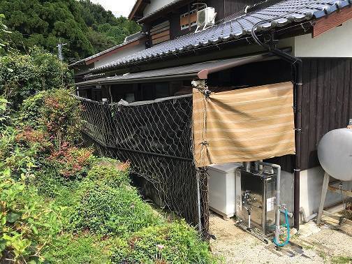 大和アルミトーヨー住器の≪T様邸≫雨風防いで作業を快適に！の施工前の写真1