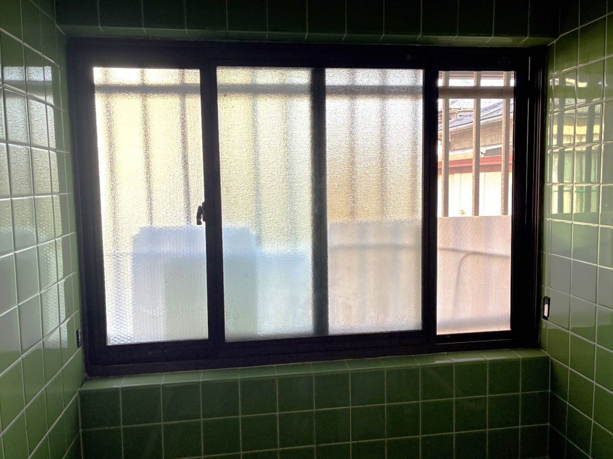 大和アルミトーヨー住器のヒートショック対策に！浴室に内窓設置しました（佐賀市）の施工前の写真1