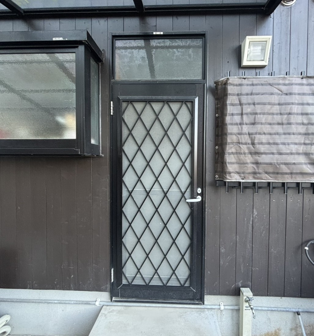 大和アルミトーヨー住器の【勝手口】玄関だけじゃない！リシェント（佐賀市）の施工前の写真1