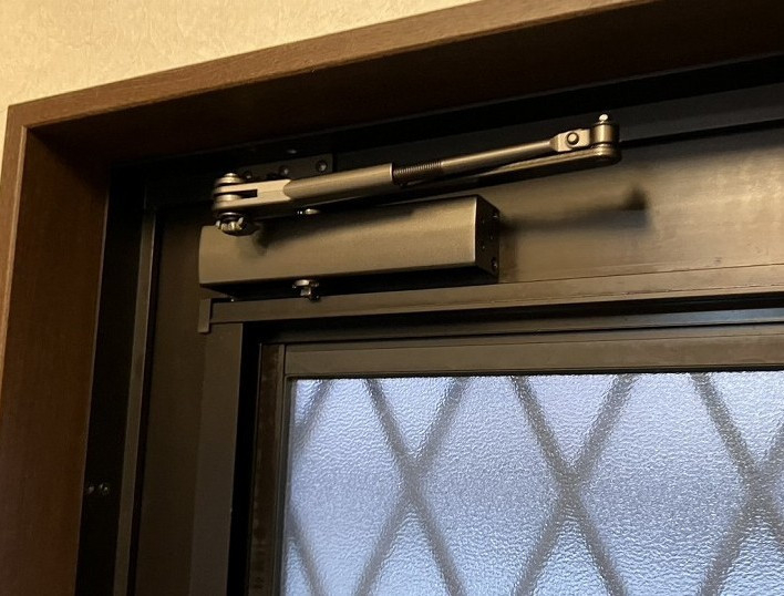 大和アルミトーヨー住器のドアクローザー交換しました！（神埼市）の施工後の写真1