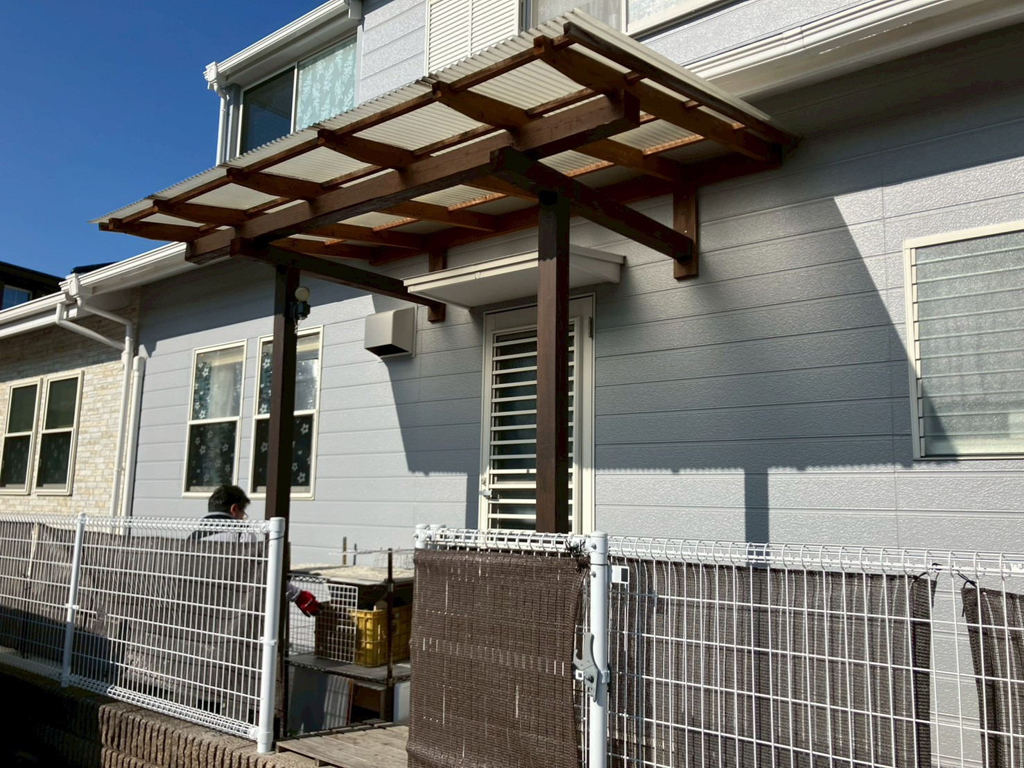 大和アルミトーヨー住器の（吉野ヶ里町）古くなった波板テラスからポリカ屋根のテラス「スピーネ」へ！の施工前の写真1