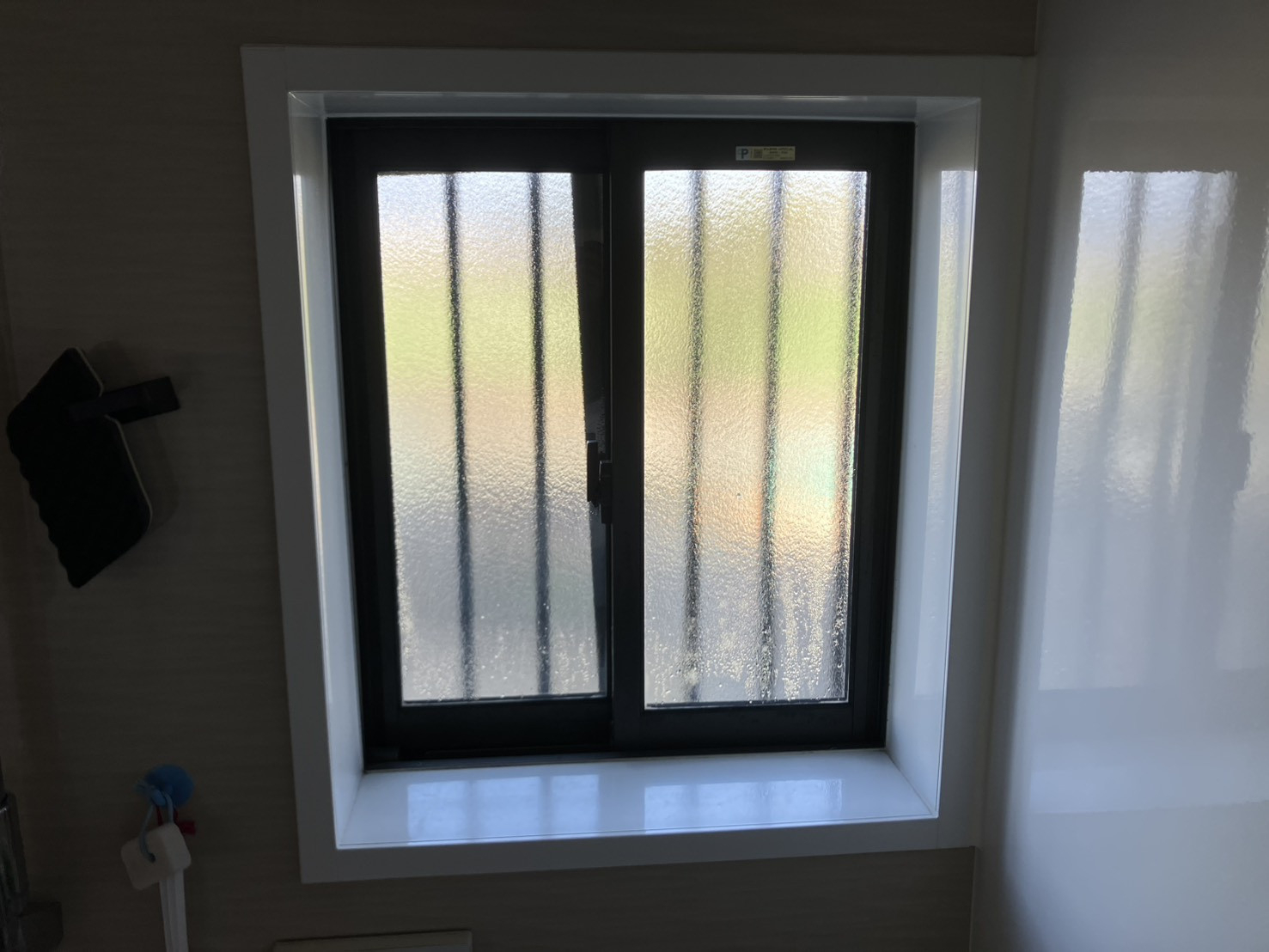 大和アルミトーヨー住器の（佐賀市）お風呂の寒さにお悩みの方必見！浴室に内窓 インプラスを設置しました。の施工前の写真1