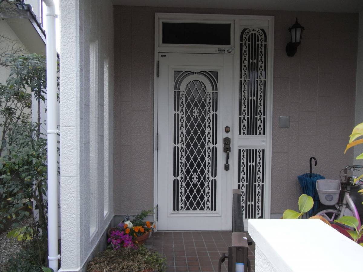 大和アルミトーヨー住器の玄関ドアの取替の施工前の写真1