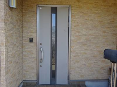 サトートーヨー住器の玄関ドアリフォーム　『リシェント』の施工前の写真1